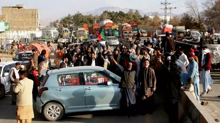 പാകിസ്താനിൽ പുതിയ സർക്കാർ രൂപവത്കരണം: 10 സ്വതന്ത്രർ നവാസ് ശരീഫിന് പിന്തുണ പ്രഖ്യാപിച്ചു പാകിസ്താനിൽ പുതിയ സർക്കാർ രൂപവത്കരണം: 10 സ്വതന്ത്രർ നവാസ് ശരീഫിന് പിന്തുണ പ്രഖ്യാപിച്ചു
