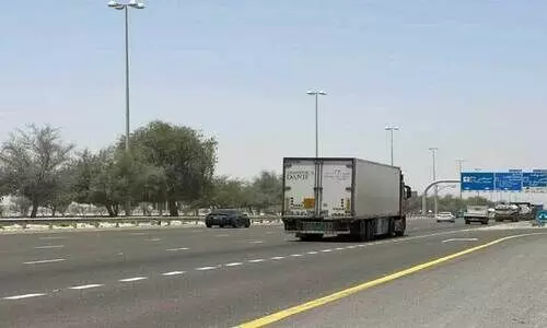 അ​ബൂ​ദ​ബിയിൽ വ​ലി​യ വാ​ഹ​ന​ങ്ങ​ൾ​ക്കും ബ​സു​ക​ൾ​ക്കും വി​ല​ക്ക്