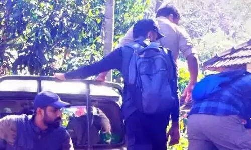 കാട്ടാന ബേലൂർ മഖ്നയെ പിടികൂടാൻ വ​ന​ത്തി​ലേ​ക്ക് പോ​കുന്ന ദൗ​ത്യ​സം​ഘം