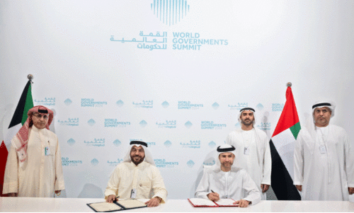 kuwait and UAE ministers signs in Agreement