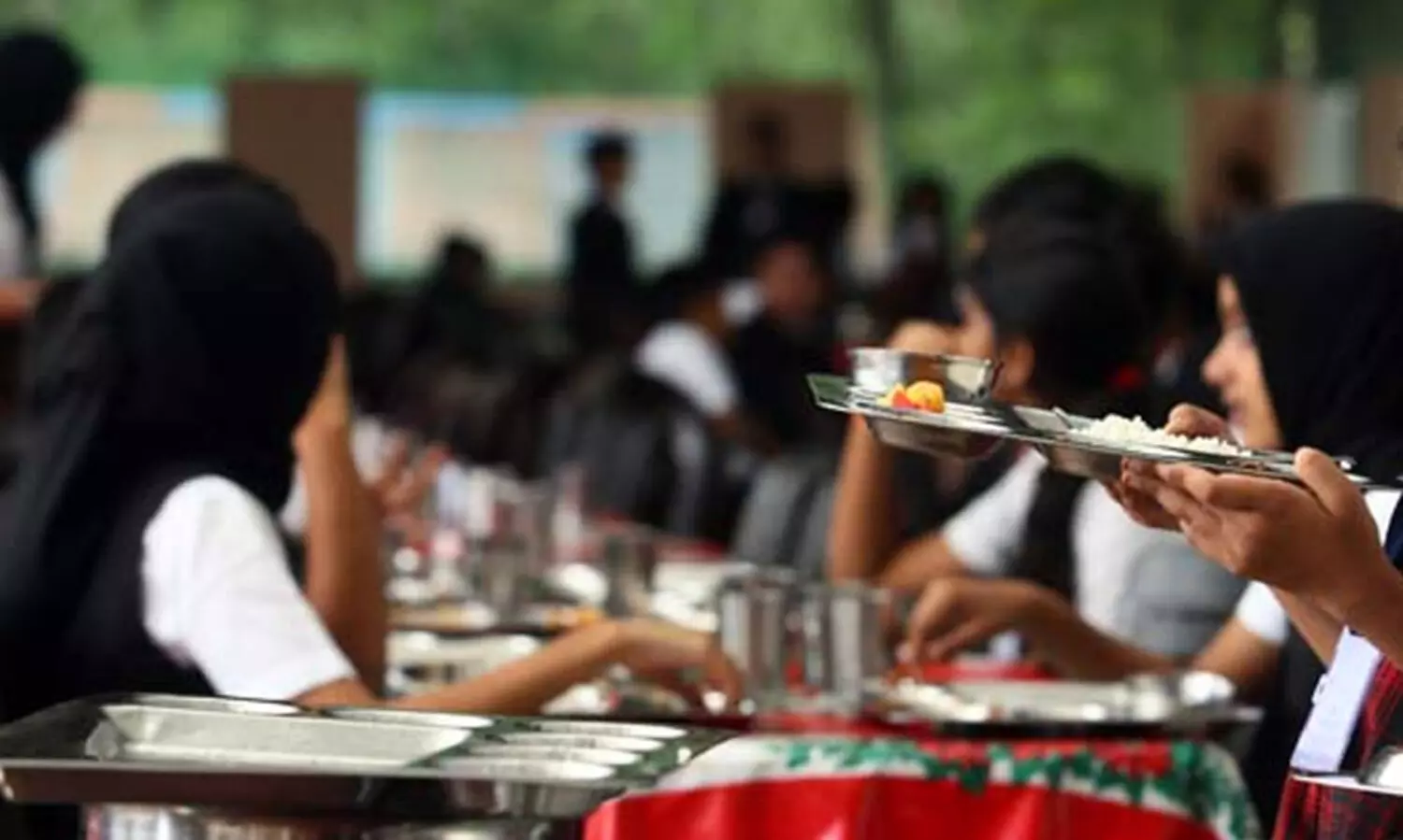 സ്കൂൾ ഉച്ചഭക്ഷണ പദ്ധതിക്കുള്ള അരി അടിയന്തരമായി വിതരണം ചെയ്യാൻ സപ്ലൈകോക്ക് നിർദേശം