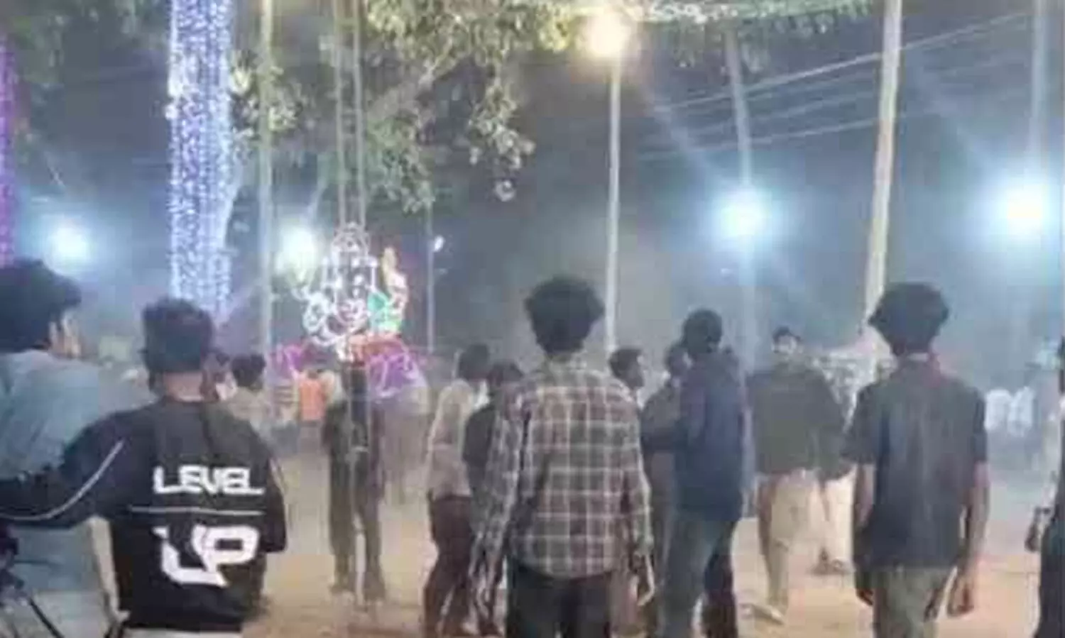 ആന വിരണ്ടതിനിടെ ക്ഷേത്രാങ്കണത്തിൽ യുവാക്കളുടെ കൂട്ടത്തല്ല്; ഒരാൾക്ക് കുത്തേറ്റു