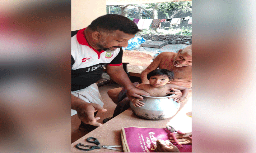 ര​ണ്ടു വ​യ​സ്സു​കാ​രി പാ​​ത്ര​ത്തി​ൽ കു​ടു​ങ്ങി; ദു​ര​ന്ത​നി​വാ​ര​ണ സേ​ന ര​ക്ഷ​ക​രാ​യി