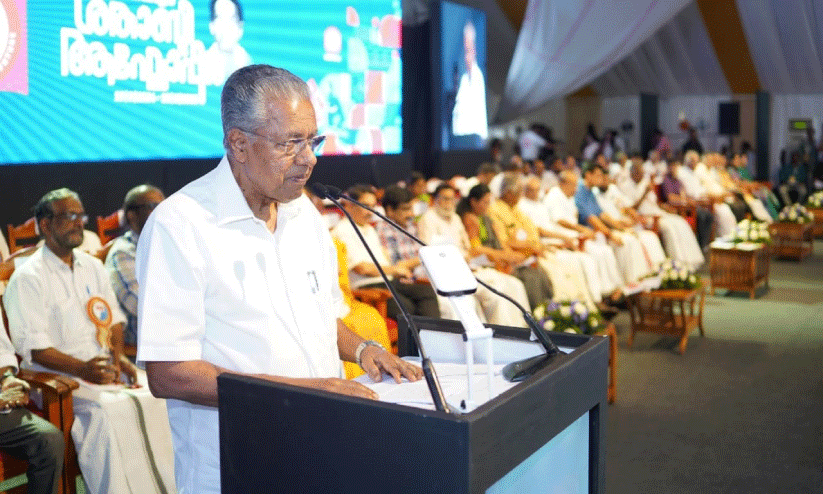 യു.എൽ.സി.സി.എസ് കോർപറേറ്റ് വികസന രീതിക്കുള്ള ജനപക്ഷ ബദൽ -മുഖ്യമന്ത്രി