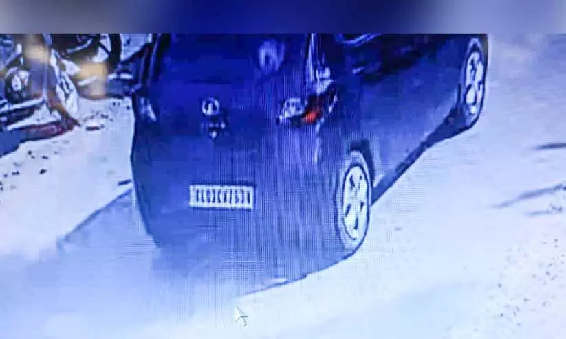 ആലുവ കുട്ടമശ്ശേരി ആലിന്ചുവടിലുണ്ടായ അപകടത്തിന്റെ സി.സി.ടി.വി ദൃശ്യം ആലുവ കുട്ടമശ്ശേരി ആലിന്ചുവടിലുണ്ടായ അപകടത്തിന്റെ സി.സി.ടി.വി ദൃശ്യം