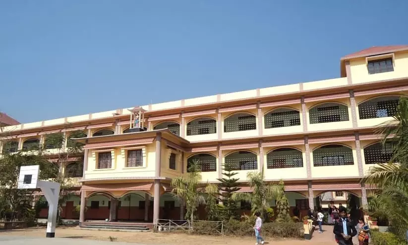 ക്രിസ്ത്യൻ സ്കൂളുകളിൽ സരസ്വതി പൂജ നടത്തണമെന്ന് ഭീഷണി; സ്വത്തിനും ജീവനും സംരക്ഷണം ആവശ്യപ്പെട്ട് മാനേജ്മെന്റ് ക്രിസ്ത്യൻ സ്കൂളുകളിൽ സരസ്വതി പൂജ നടത്തണമെന്ന് ഭീഷണി; സ്വത്തിനും ജീവനും സംരക്ഷണം ആവശ്യപ്പെട്ട് മാനേജ്മെന്റ്