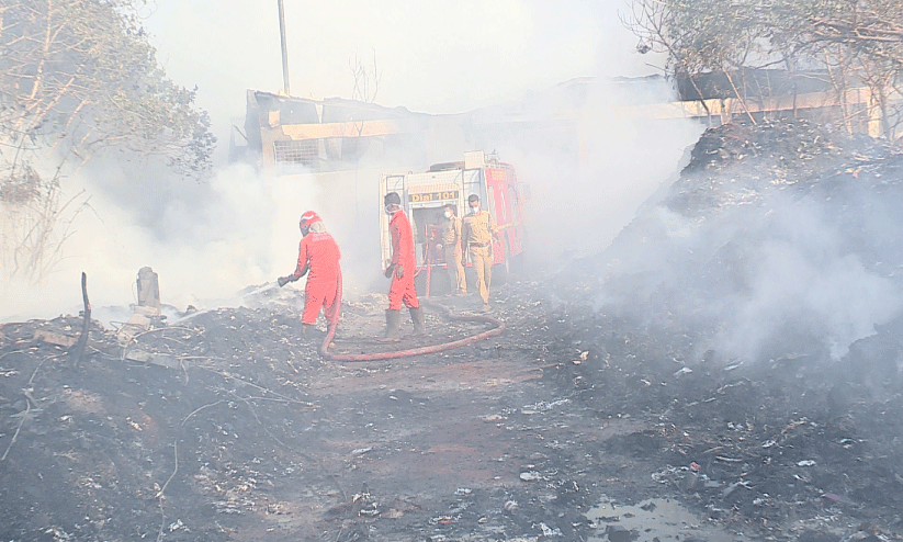കുബണൂർ മാലിന്യ സംസ്കരണ പ്ലാന്റിൽ വൻ തീപിടിത്തം കുബണൂർ മാലിന്യ സംസ്കരണ പ്ലാന്റിൽ വൻ തീപിടിത്തം