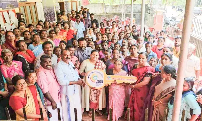 ലൈഫിൽ പുഞ്ചിരി; 80 വീടുകളുടെ താക്കോൽദാനം നടത്തി