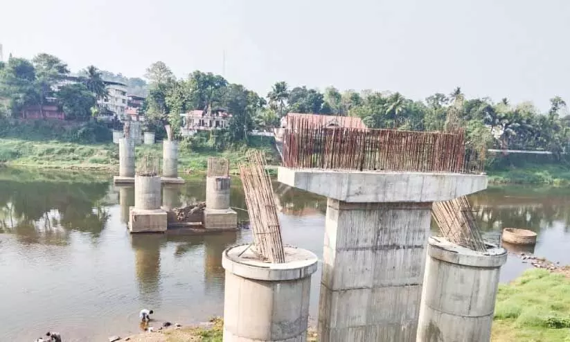 മുടങ്ങിക്കിടക്കുന്ന റാന്നി പാലത്തിന്റെ നിർമാണം മുടങ്ങിക്കിടക്കുന്ന റാന്നി പാലത്തിന്റെ നിർമാണം