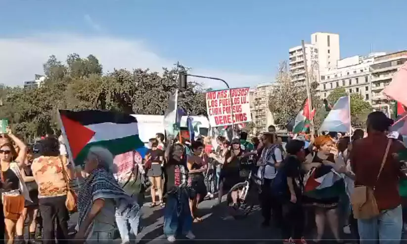 ‘ഇസ്രായേലിന്റെ ക്രിമിനൽ എംബസി പൂട്ടുക’ -ചിലിയിൽ ബഹുജന പ്രതിഷേധം ‘ഇസ്രായേലിന്റെ ക്രിമിനൽ എംബസി പൂട്ടുക’ -ചിലിയിൽ ബഹുജന പ്രതിഷേധം