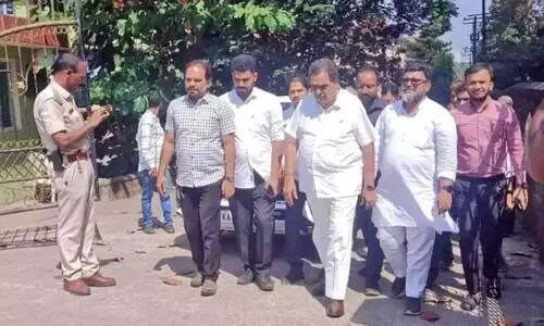 ബി. ​ര​മാ​നാ​ഥ റൈ​യു​ടെ നേ​തൃ​ത്വ​ത്തി​ൽ കോ​ൺ​ഗ്ര​സ് സം​ഘം സെ​ന്റ് ജെ​റോ​സ സ്കൂ​ൾ സ​ന്ദ​ർ​ശി​ക്കു​ന്നു