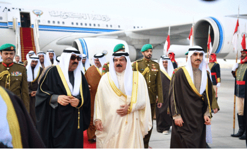 അ​മീ​ർ ബ​ഹ്റൈ​നി​ൽ;  ഊ​ഷ്മ​ള സ്വീ​ക​ര​ണം