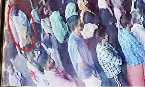 പൊ​ന്നാ​നി താ​ലൂ​ക്ക് ആ​ശു​പ​ത്രി​യി​ലെ മോ​ഷ​ണ​ത്തി​ന്റെ സി.​സി.​ടി.​വി ദൃ​ശ്യം