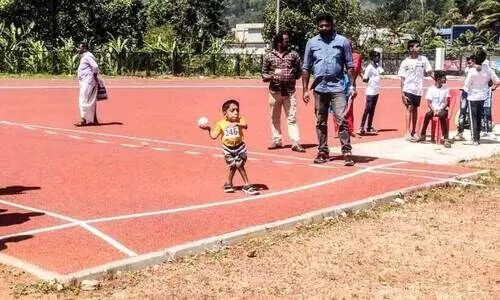 ഇൻക്ലൂസിവ് കായികോത്സവത്തിൽ സ്റ്റാൻഡിങ് ബാൾ ത്രോ യിൽ പങ്കെടുക്കുന്ന അമീൻ ഇൻക്ലൂസിവ് കായികോത്സവത്തിൽ സ്റ്റാൻഡിങ് ബാൾ ത്രോ യിൽ പങ്കെടുക്കുന്ന അമീൻ