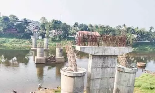 മു​ട​ങ്ങി​ക്കി​ട​ക്കു​ന്ന റാ​ന്നി പാ​ല​ത്തി​ന്‍റെ നി​ർ​മാ​ണം