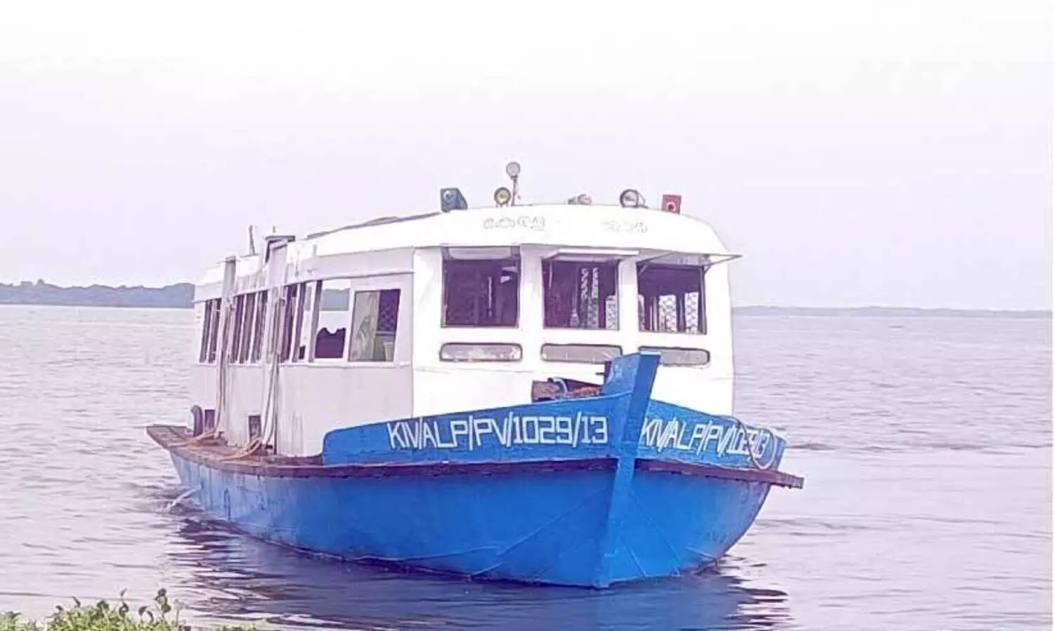 മു​ഹ​മ്മ-​ചീ​പ്പു​ങ്ക​ൽ-​മ​ണി​യാ​പ​റ​മ്പ് റൂ​ട്ടി​ൽ നി​ല​വി​ൽ സ​ർ​വി​സ്​ ന​ട​ത്തു​ന്ന​ ബോ​ട്ട്