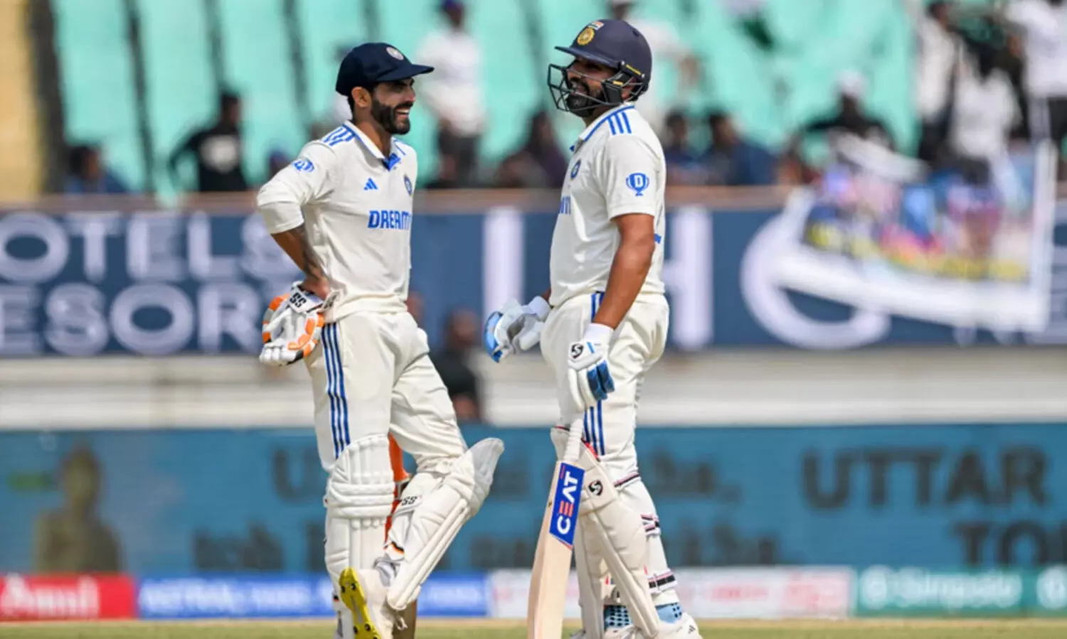 രോഹിതിന് തകർപ്പൻ സെഞ്ച്വറി, ജദേജക്ക് അർധ സെഞ്ച്വറി; ഇന്ത്യ പൊരുതുന്നു