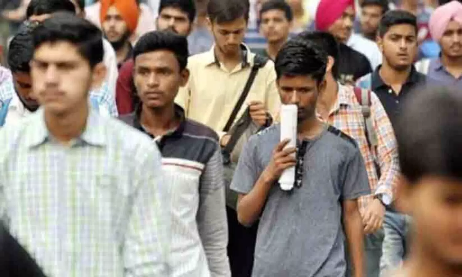 ഗുജറാത്തിൽ രണ്ടുവർഷത്തിനിടെ സർക്കാർ ജോലി ലഭിച്ചത് 32 പേർക്ക്; തൊഴിൽരഹിതരുടെ എണ്ണം രണ്ടുലക്ഷം കവിഞ്ഞു