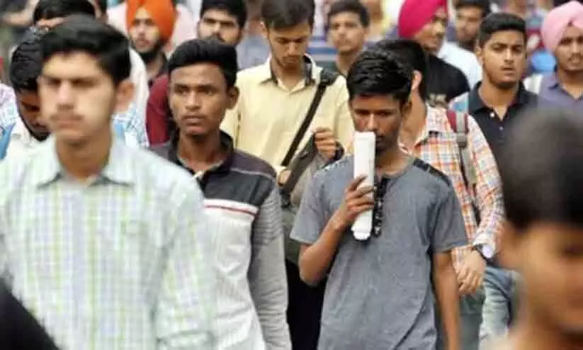 ഗുജറാത്തിൽ രണ്ടുവർഷത്തിനിടെ സർക്കാർ ജോലി ലഭിച്ചത് 32 പേർക്ക്; തൊഴിൽരഹിതരുടെ എണ്ണം രണ്ടുലക്ഷം കവിഞ്ഞു ഗുജറാത്തിൽ രണ്ടുവർഷത്തിനിടെ സർക്കാർ ജോലി ലഭിച്ചത് 32 പേർക്ക്; തൊഴിൽരഹിതരുടെ എണ്ണം രണ്ടുലക്ഷം കവിഞ്ഞു