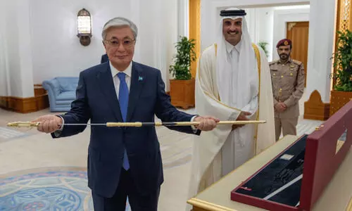 ക​സാ​ഖ്സ്താ​ൻ പ്ര​സി​ഡ​ന്റി​ന് ശൈ​ഖ് ജാ​സിം വാ​ൾ സ​മ്മാ​നി​ച്ച് അ​മീ​ർ