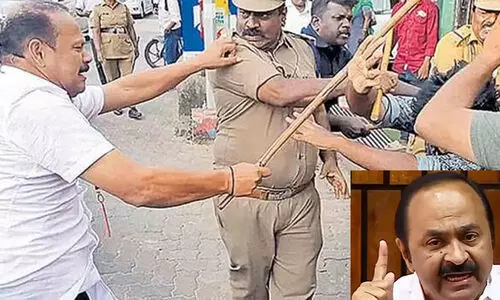 മുഖ്യമന്ത്രിയുടെ ഇടതും വലതും നടക്കുന്നവര്‍ പൊലീസ് സ്റ്റേഷനില്‍ ഹാജരാകാത്ത ക്രിമിനലുകളെന്ന് വി.ഡി സതീശൻ