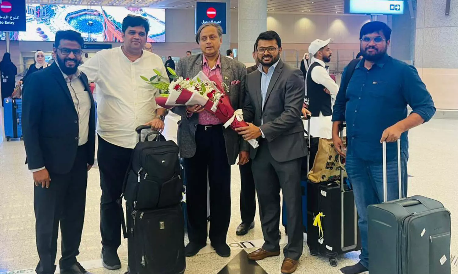 ഡോ. ശശി തരൂർ എംപിയെ ജിദ്ദയിൽ കേരള എൻജിനീയേഴ്‌സ് ഫോറം ഭാരവാഹികൾ സ്വീകരിച്ചു