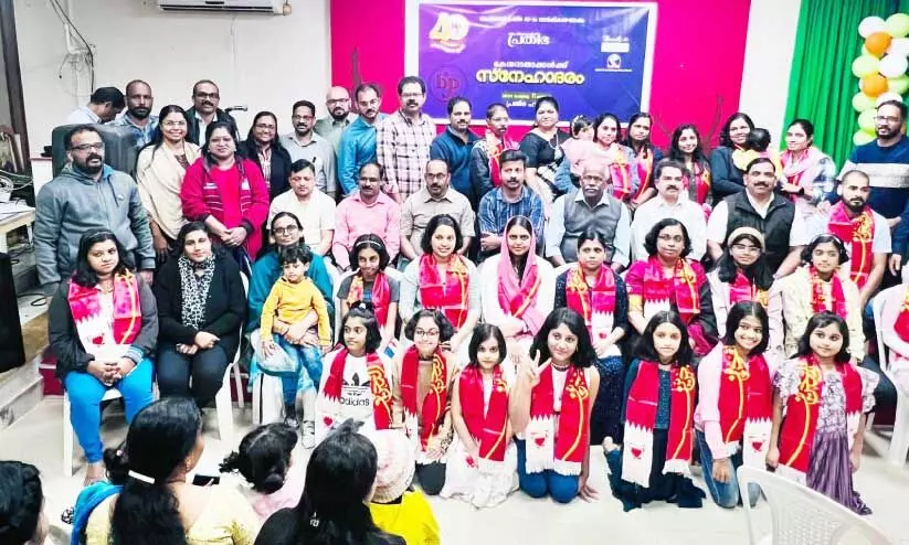 കേശദാനം ചെയ്തവർക്ക് ബഹ്റൈൻ പ്രതിഭ നൽകിയ അനുമോദനത്തിൽനിന്ന് കേശദാനം ചെയ്തവർക്ക് ബഹ്റൈൻ പ്രതിഭ നൽകിയ അനുമോദനത്തിൽനിന്ന്