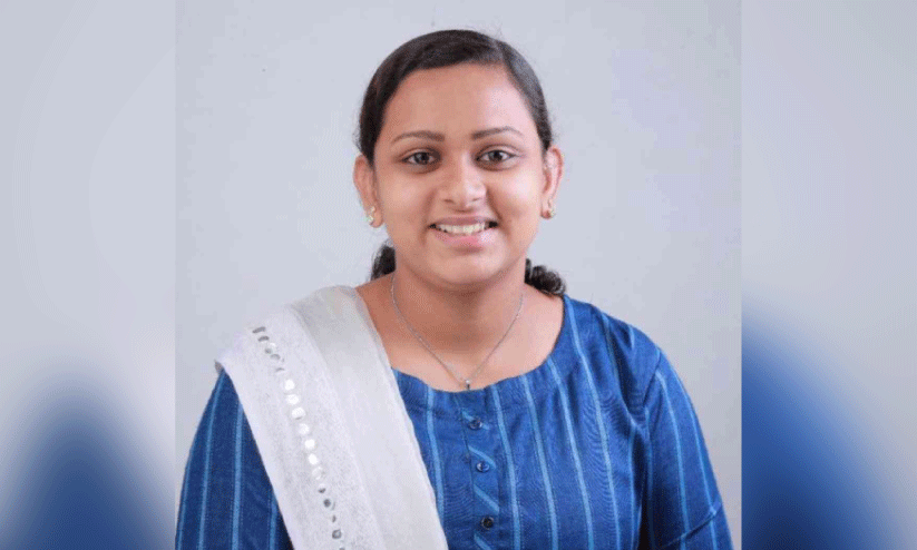 അഭിമാനത്തോടെ അരുവാപ്പുലം ഗ്രാമപഞ്ചായത്ത്; ജി​ല്ല​യി​ലെ മി​ക​ച്ച ഗ്രാ​മ​പ​ഞ്ചാ​യ​ത്തി​നു​ള്ള സ്വ​രാ​ജ് ട്രോ​ഫി നേ​ടി അ​രു​വാ​പ്പു​ലം