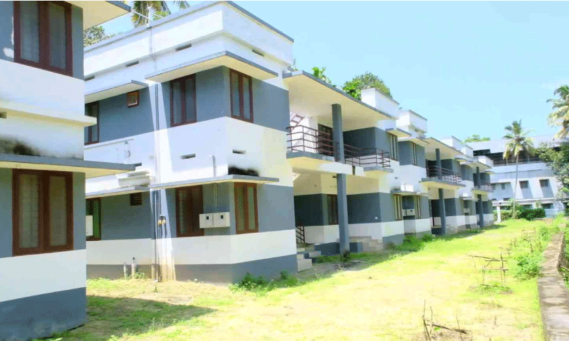 പെ​രി​ഞ്ഞ​ന​ത്തെ പ്ര​ള​യ​പ്പു​ര സ​മു​ച്ച​യം