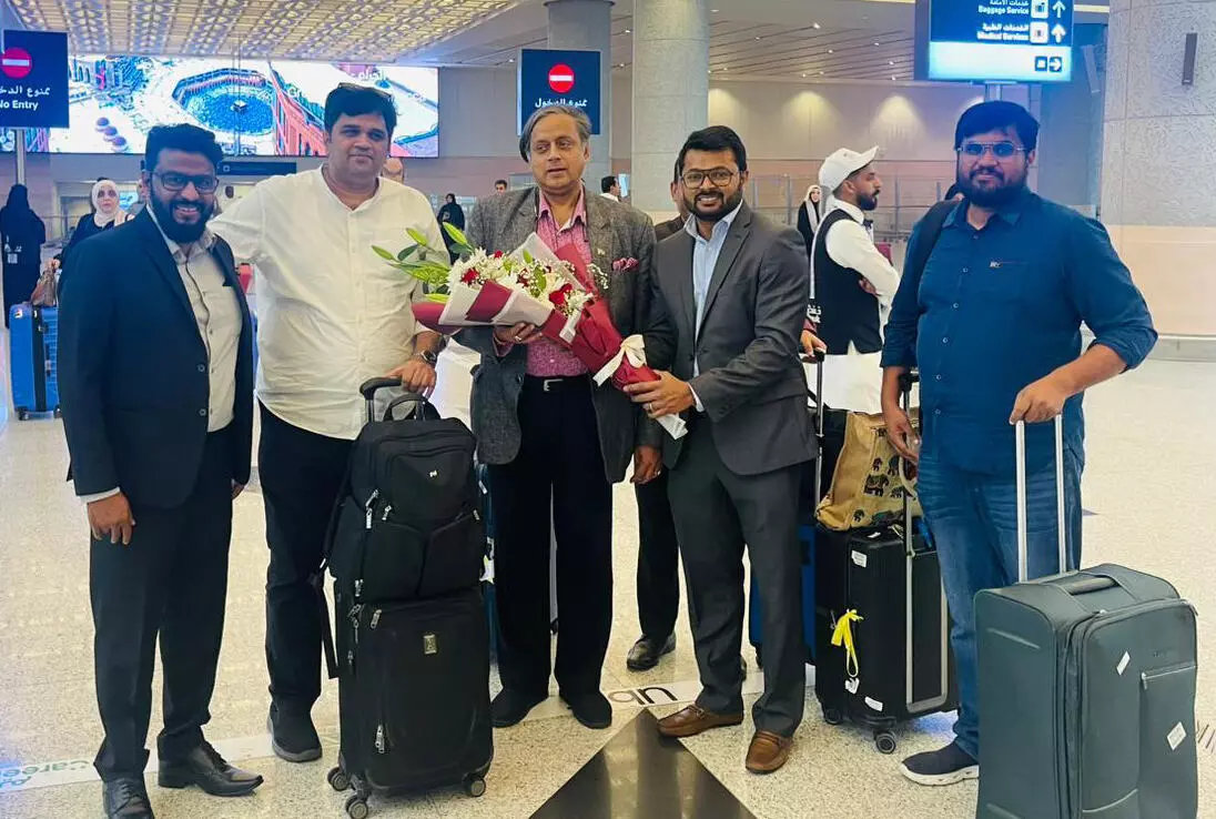 ഡോ. ശശി തരൂർ എംപിയെ ജിദ്ദയിൽ കേരള എൻജിനീയേഴ്സ് ഫോറം ഭാരവാഹികൾ സ്വീകരിച്ചു ഡോ. ശശി തരൂർ എംപിയെ ജിദ്ദയിൽ കേരള എൻജിനീയേഴ്സ് ഫോറം ഭാരവാഹികൾ സ്വീകരിച്ചു