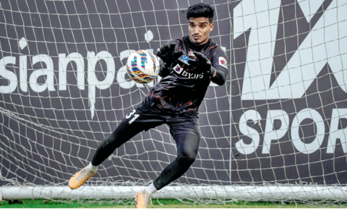 kerala blasters goalkeeper sachin suresh in practice