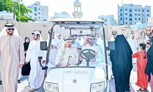 പൈതൃകപാത ഉദ്ഘാടനംചെയ്ത ശേഷം അജ്മാന് ഭരണാധികാരി ശൈഖ് ഹുമൈദ് ബിന് റാശിദ് അല്നുഐമി പ്രദേശം സന്ദര്ശിക്കുന്നു പൈതൃകപാത ഉദ്ഘാടനംചെയ്ത ശേഷം അജ്മാന് ഭരണാധികാരി ശൈഖ് ഹുമൈദ് ബിന് റാശിദ് അല്നുഐമി പ്രദേശം സന്ദര്ശിക്കുന്നു