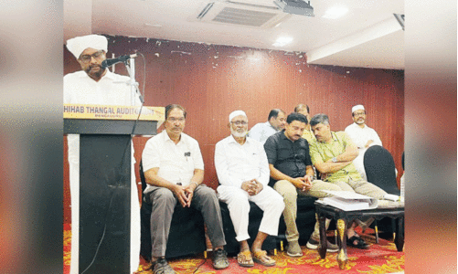 അ​ഞ്ചു​ല​ക്ഷം രൂ​പ​യു​ടെ പ്ര​വാ​സി കു​ടും​ബ​സു​ര​ക്ഷ പ​ദ്ധ​തി​യു​മാ​യി എ.​ഐ.​കെ.​എം.​സി.​സി