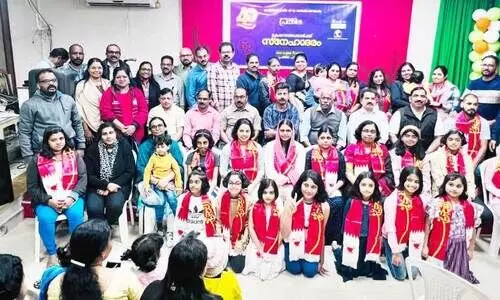 കേ​ശ​ദാ​നം ചെ​യ്ത​വ​ർ​ക്ക് ബ​ഹ്റൈ​ൻ പ്ര​തി​ഭ ന​ൽ​കി​യ അ​നു​മോ​ദ​ന​ത്തി​ൽ​നി​ന്ന്