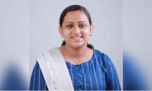 അഭിമാനത്തോടെ അരുവാപ്പുലം ഗ്രാമപഞ്ചായത്ത്; ജി​ല്ല​യി​ലെ മി​ക​ച്ച ഗ്രാ​മ​പ​ഞ്ചാ​യ​ത്തി​നു​ള്ള സ്വ​രാ​ജ് ട്രോ​ഫി നേ​ടി അ​രു​വാ​പ്പു​ലം