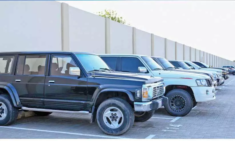 ഷാ​ർ​ജ പൊ​ലീ​സ്​ പി​ടി​കൂ​ടി​യ വാ​ഹ​ന​ങ്ങ​ൾ