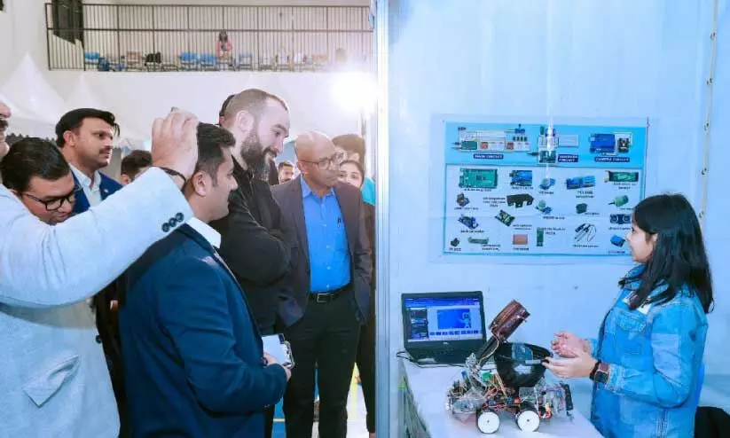 ഫു​ജൈ​റ എ​മി​ന​ന്‍സ് സ്‌​കൂ​ളി​ല്‍ സം​ഘ​ടി​പ്പി​ച്ച ഡി​ജി​റ്റ​ല്‍ ഫെ​സ്റ്റ്​