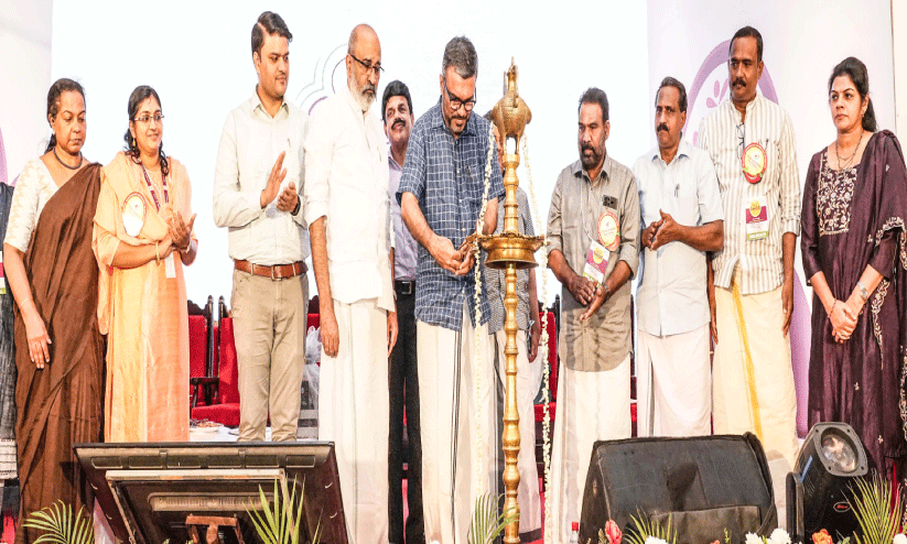 വയോജനങ്ങൾ തനിച്ചാകില്ല, ഇനി കുടുംബശ്രീ പരിചരിക്കും