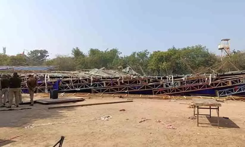 ജവഹർലാൽ നെഹ്റു സ്റ്റേഡിയത്തിലെ സ്റ്റേജ് തകർന്ന് എട്ടുപേർക്ക് പരിക്ക്