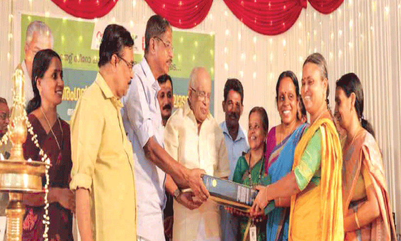 കേരളം സമ്പൂർണ കാർബൺ ന്യൂട്രൽ സംസ്ഥാനമാക്കും -മന്ത്രി കൃഷ്ണൻകുട്ടി കേരളം സമ്പൂർണ കാർബൺ ന്യൂട്രൽ സംസ്ഥാനമാക്കും -മന്ത്രി കൃഷ്ണൻകുട്ടി