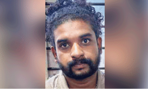 ആ​ർ​ത്താ​റ്റ് സ​തീ​ഷ്