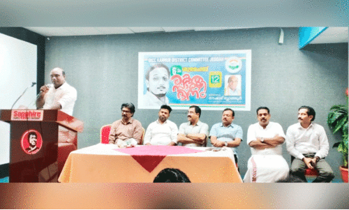 ഒ.​ഐ.​സി.​സി ജി​ദ്ദ ക​ണ്ണൂ​ർ ജി​ല്ല ക​മ്മി​റ്റി സം​ഘ​ടി​പ്പി​ച്ച ശു​ഹൈ​ബ്‌ അ​നു​സ്മ​ര​ണ പ​രി​പാ​ടി നൗ​ഷാ​ദ്‌ ബ്ലാ​ത്തൂ​ർ ഉ​ദ്ഘാ​ട​നം ചെ​യ്യു​ന്നു