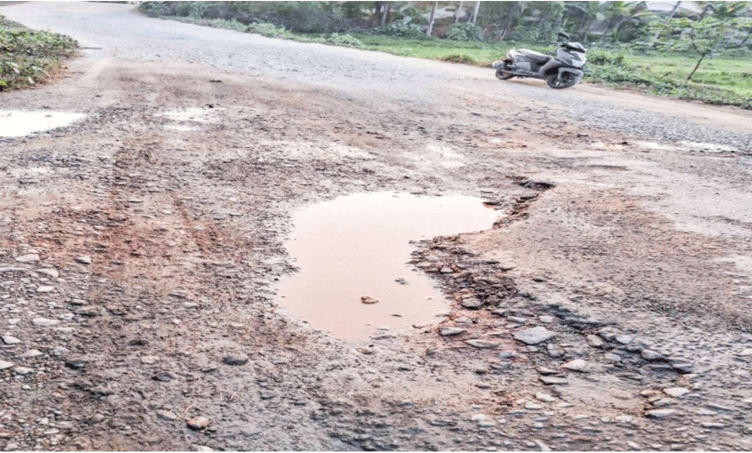 മോചനമില്ലാതെ  ഊട്ടിമറ്റം-ഓണംകുളം റോഡ്