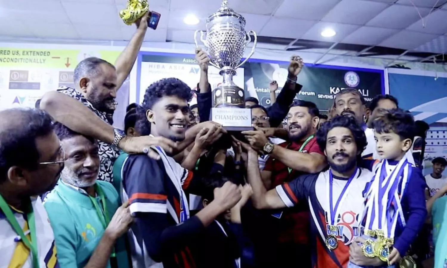 ചെങ്കടൽ തീരത്ത് നടന്ന കാദറലി സെവൻസ് ഫുട്ബാൾ ടൂർണമെന്റ് പ്രഥമ സൗദി എഡിഷൻ ആവേശമായി