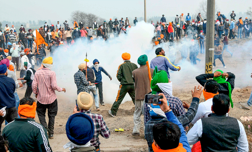 ബി.ജെ.പി നേതാക്കളുടെ വീടുകൾ ഉപരോധിച്ച് കർഷകർ ബി.ജെ.പി നേതാക്കളുടെ വീടുകൾ ഉപരോധിച്ച് കർഷകർ