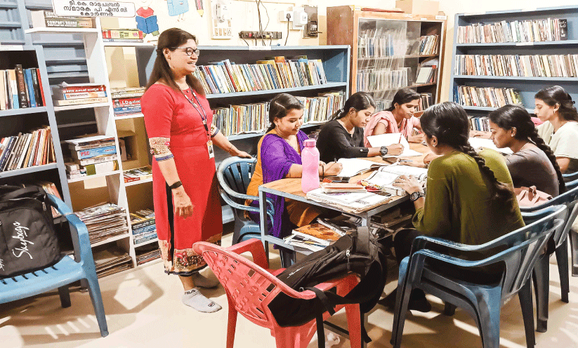 ഇവിടെ വായന മരിക്കുന്നില്ല... ഇവിടെ വായന മരിക്കുന്നില്ല...