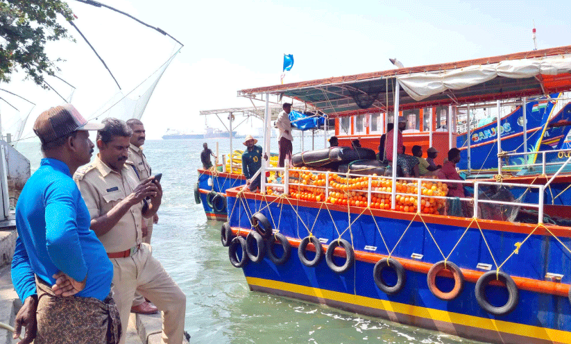 ജെട്ടികളിൽ അനധികൃതമായി കെട്ടിയിടുന്ന മത്സ്യബന്ധന യാനങ്ങൾക്കെതിരെ നടപടി തുടങ്ങി