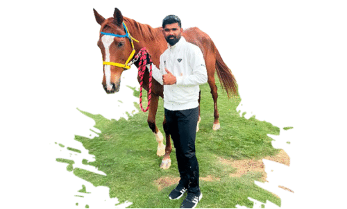 ഷ​ഫീ​ഖ്​ ദുബൈയിൽ കു​തി​ര​യോ​ട്ട മത്സര പരിശീലനത്തിനിടെ