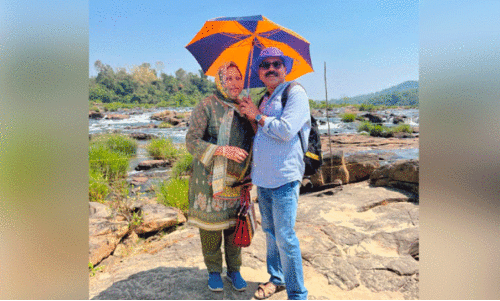 kamar backer in travel