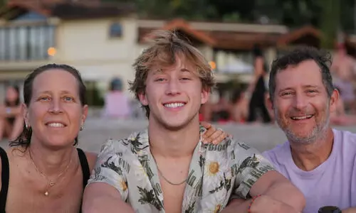 യുട്യൂബ് മുൻ സിഇഒ-യുടെ മകനെ യുഎസ് സർവകലാശാലയിൽ മരിച്ച നിലയിൽ കണ്ടെത്തി